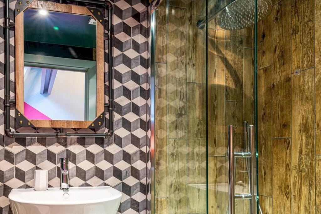 Style & Opulence In Georgian Chapel W Parking Bath