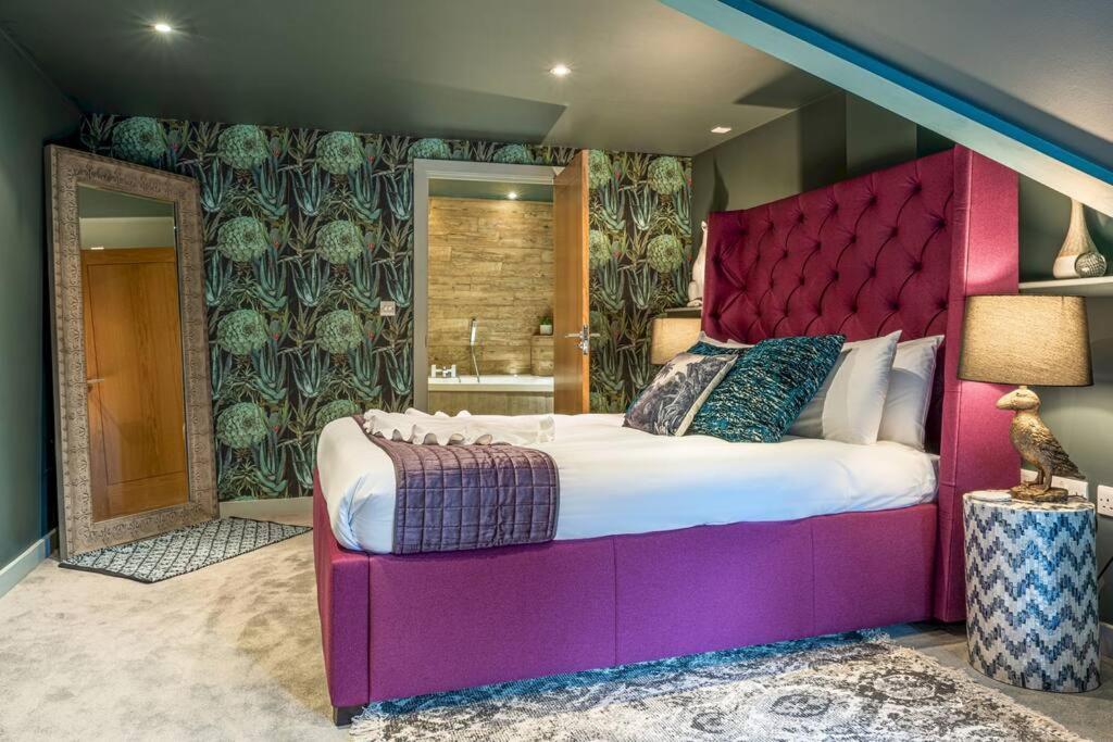 Apartment Style & Opulence In Georgian Chapel W Parking Bath