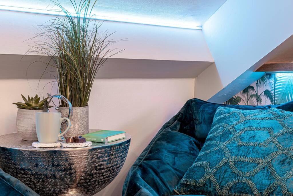 Style & Opulence In Georgian Chapel W Parking Apartment *